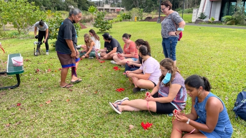 winter 2021 Hawaii FSP students learn about lei making