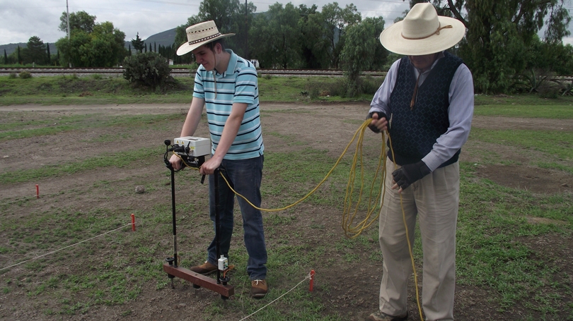 Andres Mejia-Ramon ’16 and Professor Luis Barba, an archeologist and geophysicist from the Universidad Nacional Autonoma de Mexico, use a ground resistivity meter to detect buried structures. (Photo by David Carballo, Boston University)